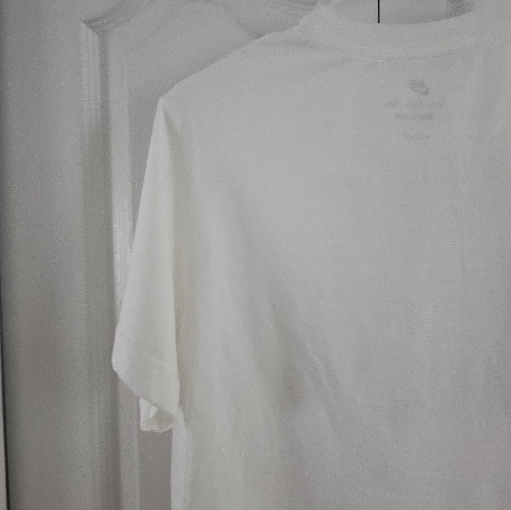 Nike White Graphic Junior T-Shirt Loose Fit Size Large.